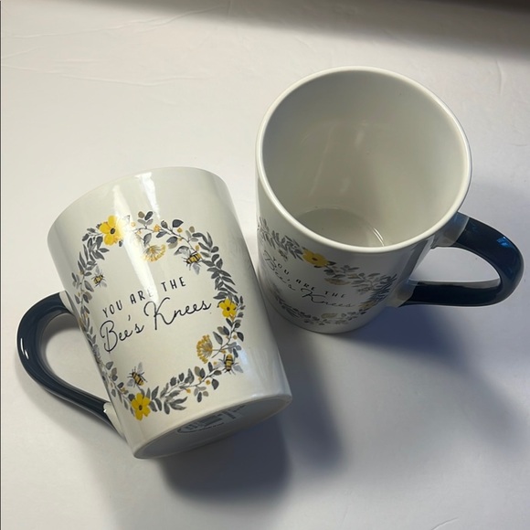 🐝 Set of 2 Mugs cute message “You’re the Bees Knees” Yellow White Black 🐝 - Picture 3 of 16